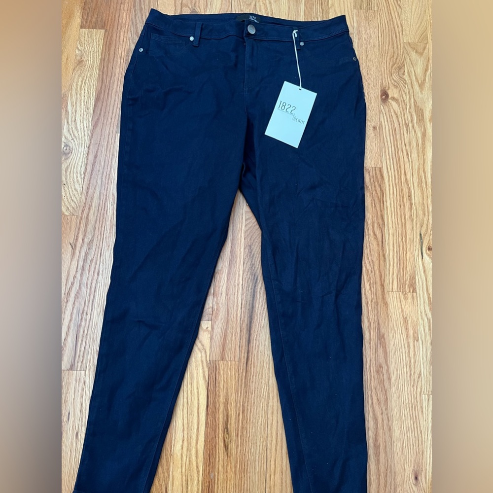 NWT 1822 Denim 18W skinny Jeans Dark Denim almost navy color